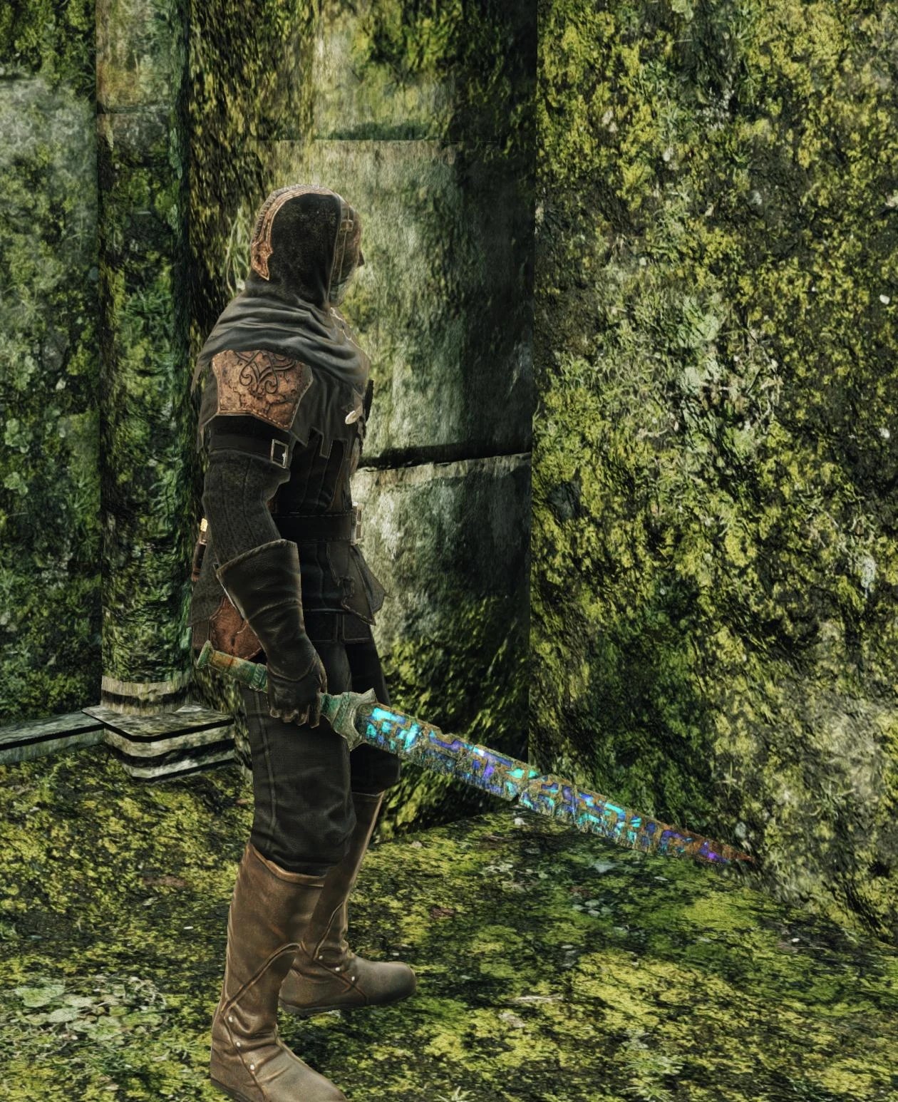 Каменный мозаичный меч.