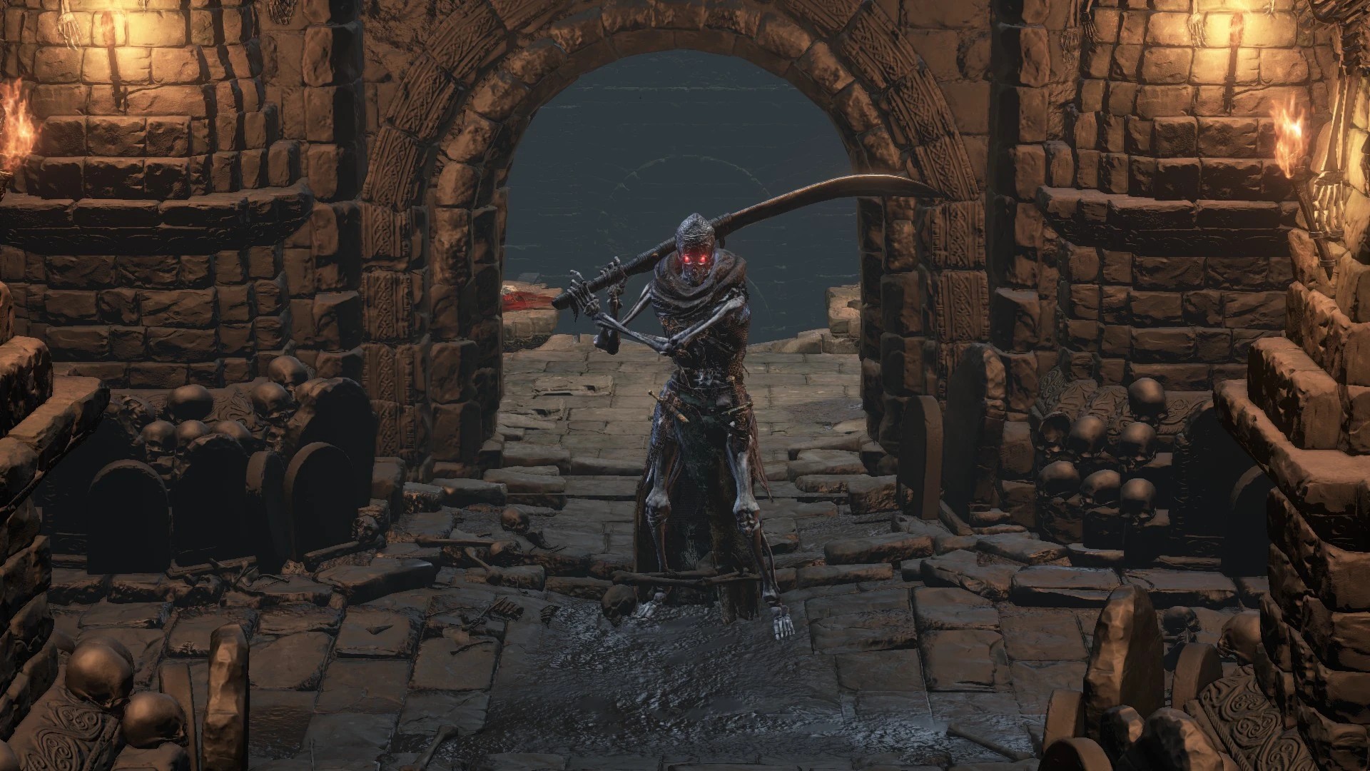 С изогнутым двуручным мечом.