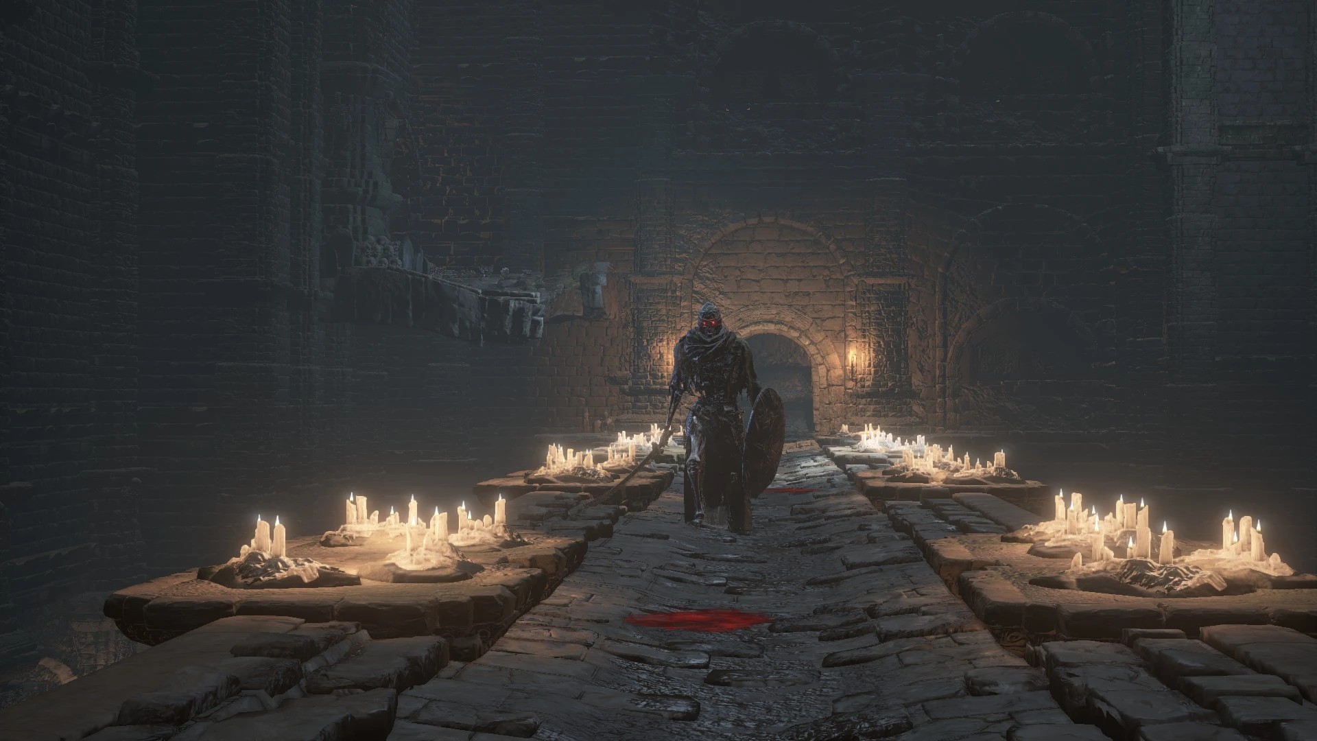 С саблей и щитом.