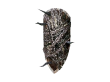 Деревянный щит в цепях