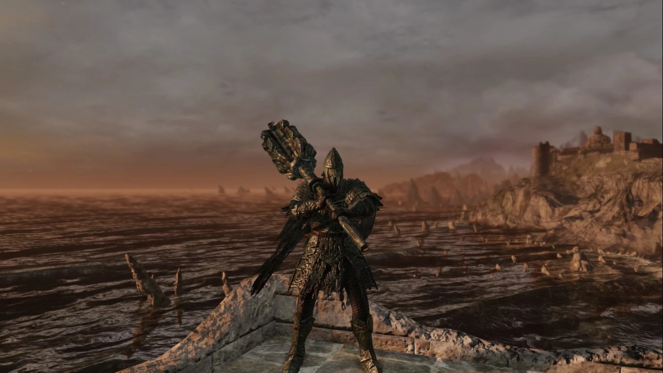 Старый молот рыцаря в двуручном хвате