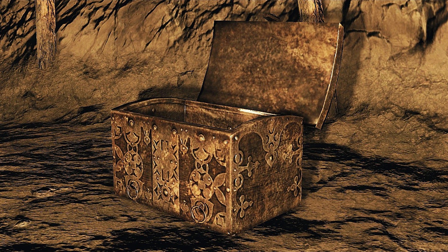 Сундук с орнаментом